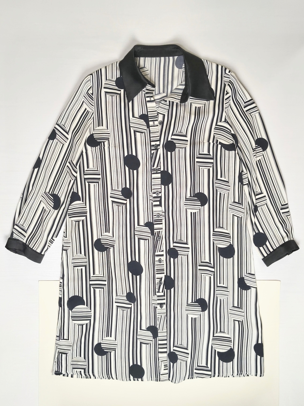 Black & White Printed Button-Front Tunic Shirt - Picture 2 of 4